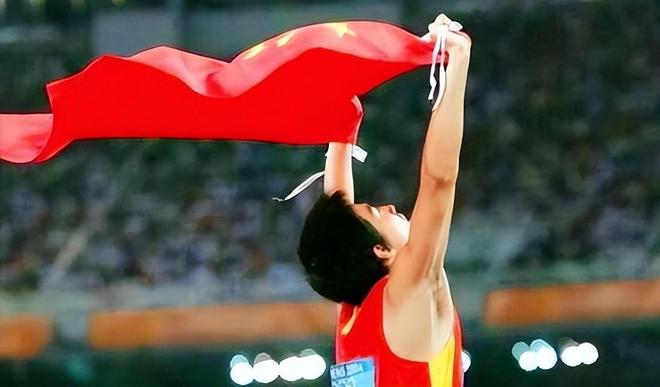 开云平台中国-苏炳添在比赛中受伤退赛，曼联主帅表示担忧(不甘心!苏炳添称决赛出现两个失误 回应是否退役)